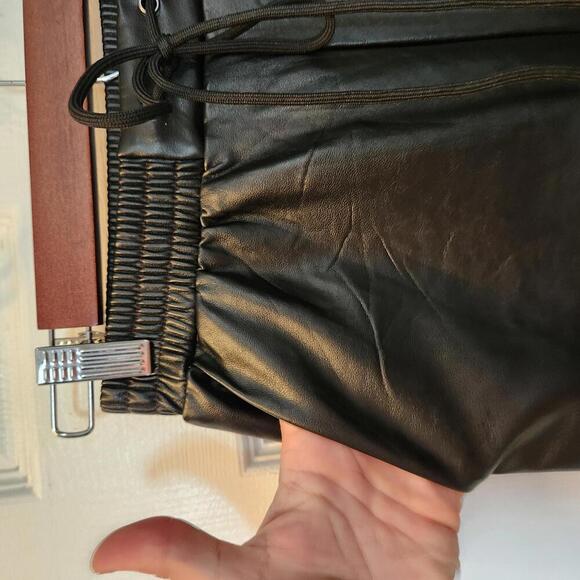 21 Saints Women's fleece lined faux leather joggers elastic waist black- size XS - Picture 6 of 9